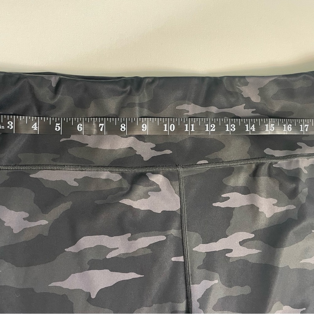 Athleta Ultimate Camo 7/8 Tights Women’s 3X Black Gray Leggings - Picture 6 of 10
